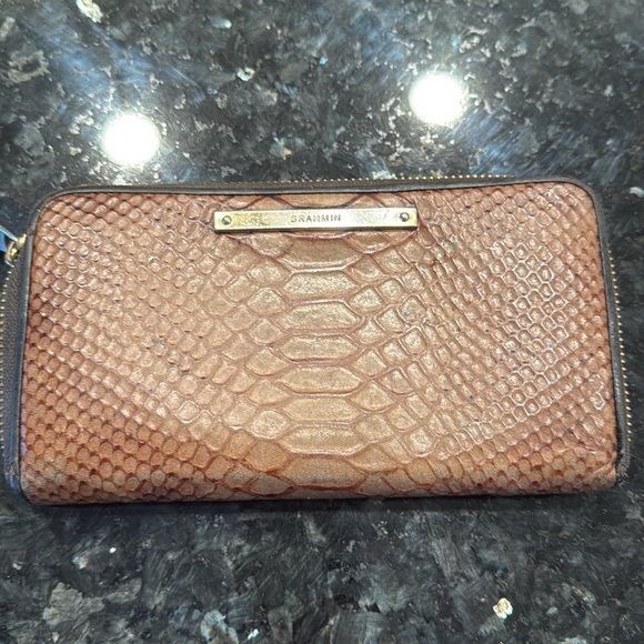 Brahman ladies preowned Cordelia wallet good condition 4 1/2 x 8” - Picture 7 of 14